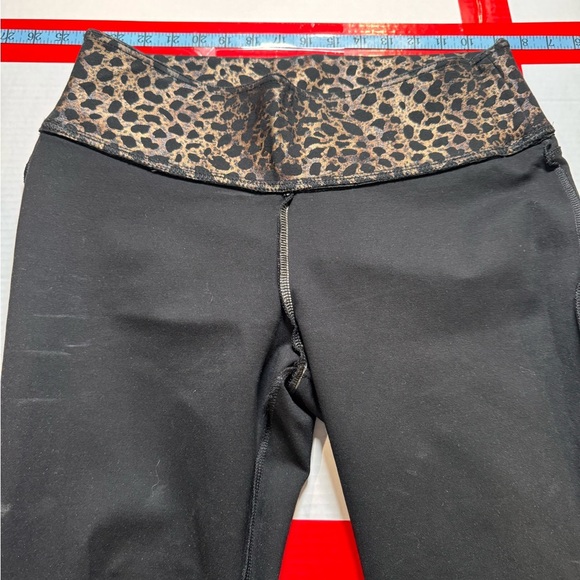 Wild Elegance Leopard Print Leggings - Picture 5 of 7